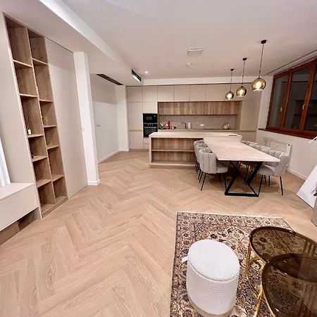 Stylish 3 Bedroom Apartment In The Hearth Of City Center With History Bratislava Eksteriør billede